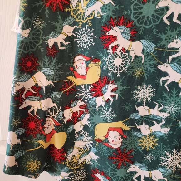 LuLaRoe Classic T-Shirt M Christmas Unicorn & Santa Design Green - Picture 8 of 9
